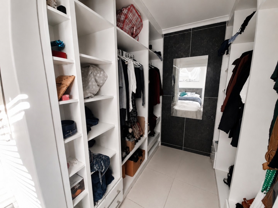 5 Bedroom Property for Sale in Flamingo Vlei Western Cape